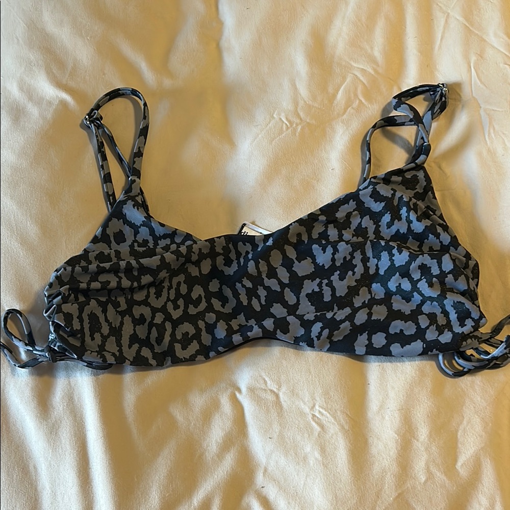 Dippin daisys blue cheetah pink bikini top